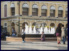 The fountain, Largo do Senado (Senate Square).